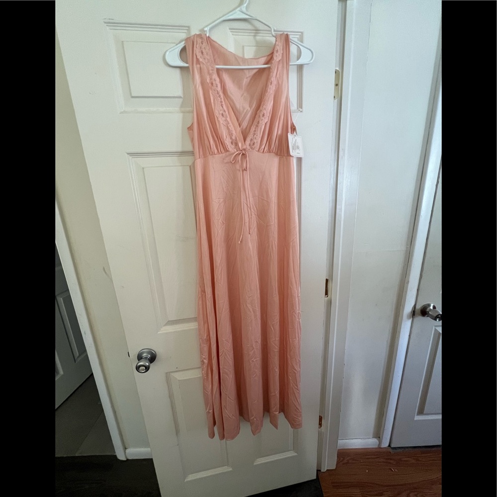 53” NWT Vintage Val Mode Medium Peach Silk Lace Nightgown Nightie Free Ship